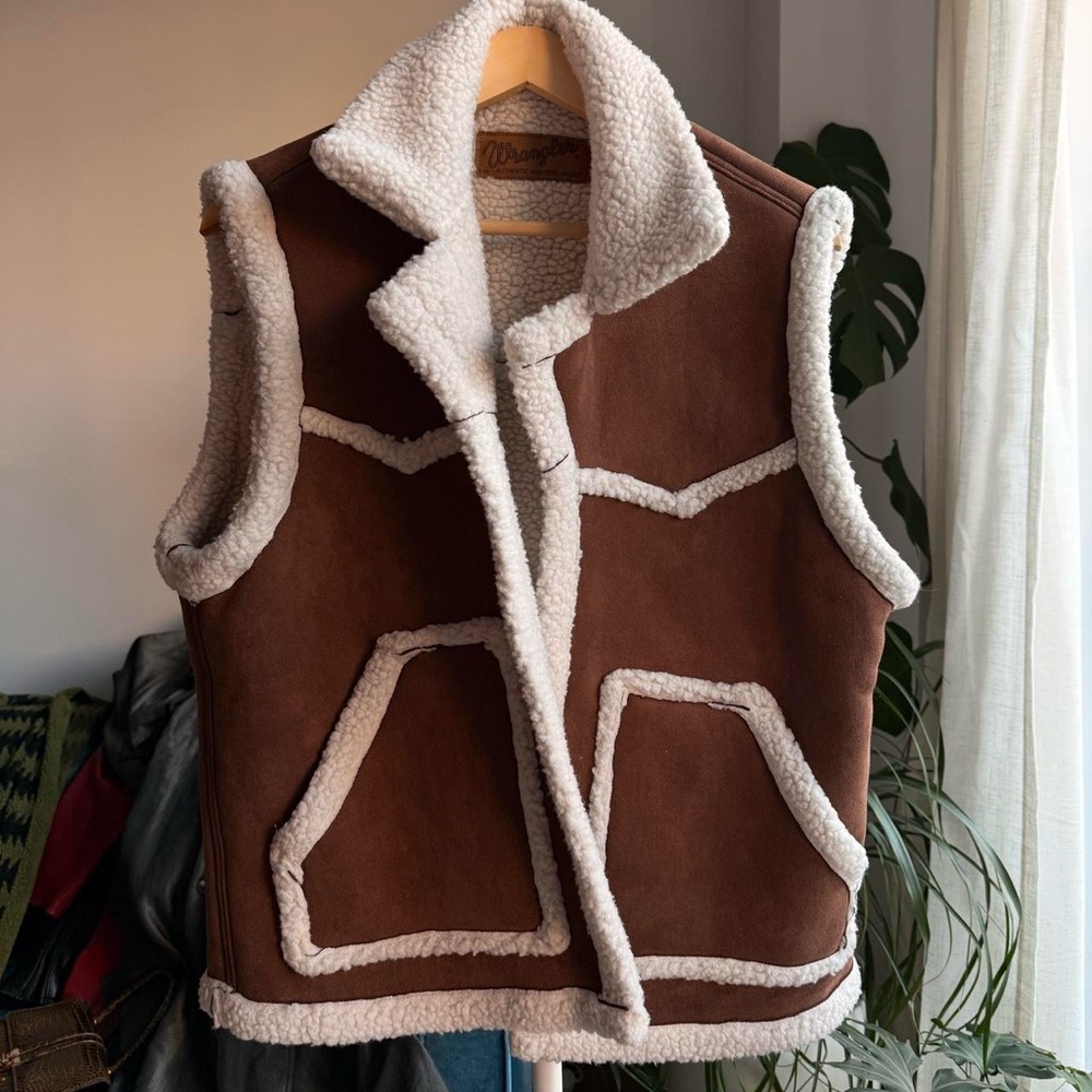 Wrangler Brown Vest with White Sherpa Trim Sportswear size L